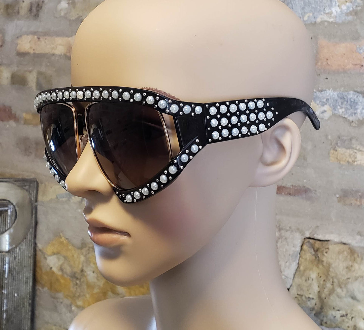 Pearl Sunnies (Black)