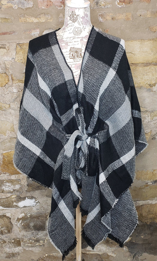 Massini Black and Gray Plaid Cape Sz One Size