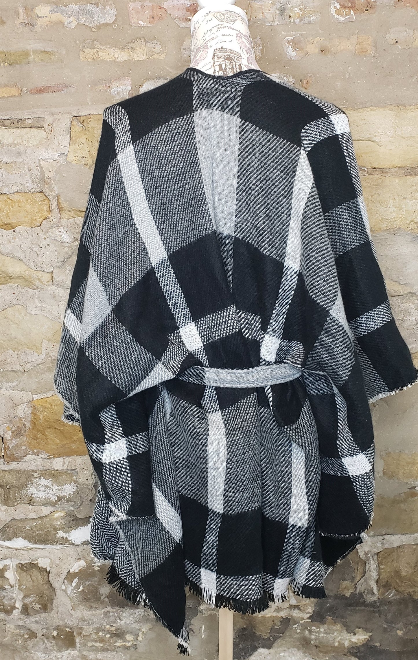 Massini Black and Gray Plaid Cape Sz One Size